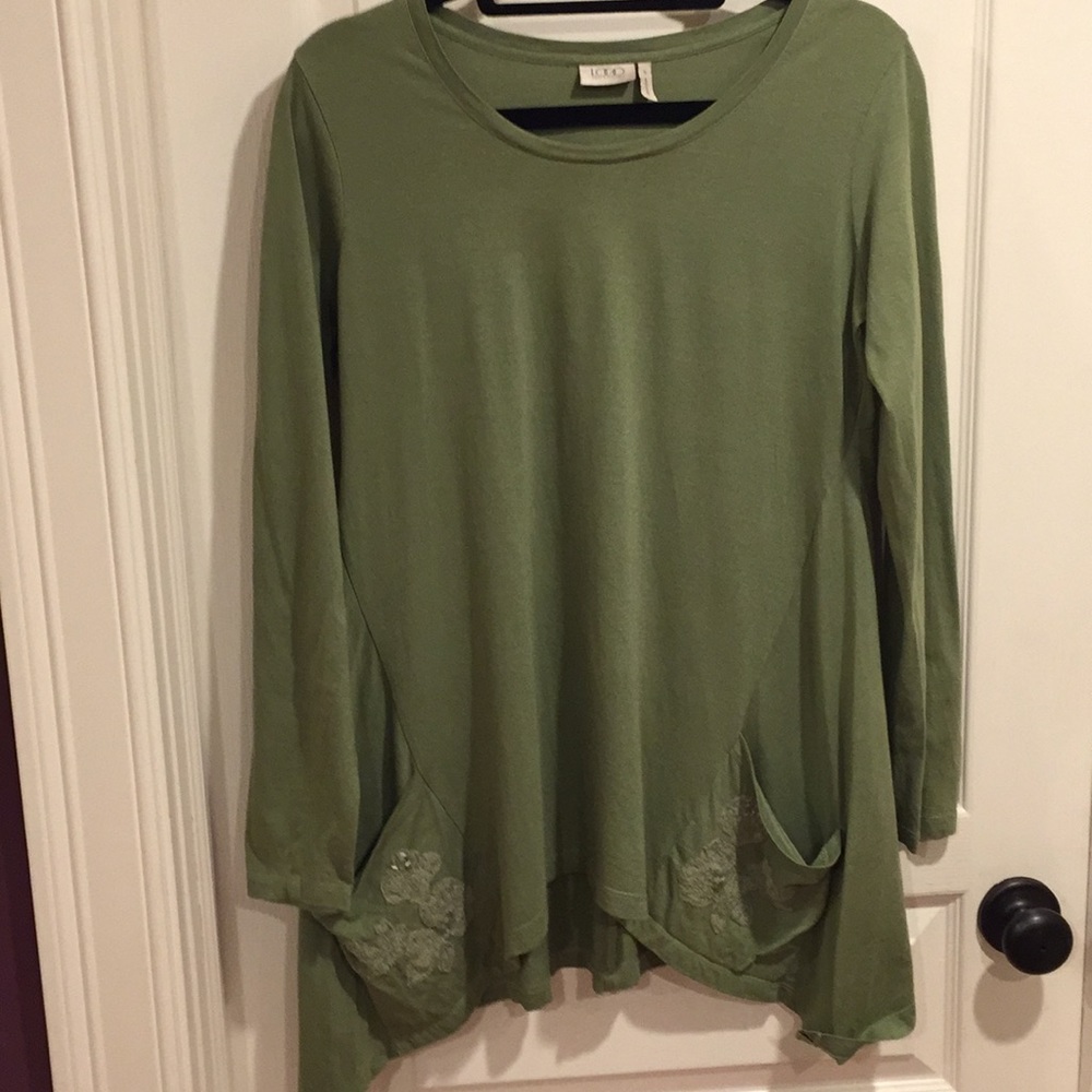 Logo by Lori Goldstein tunic size S